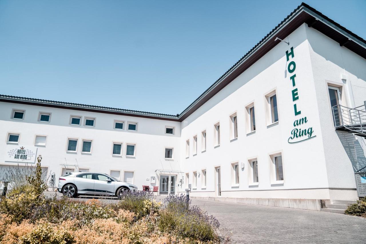 Land-Gut-Hotel Am Ring Meuspath Exteriör bild