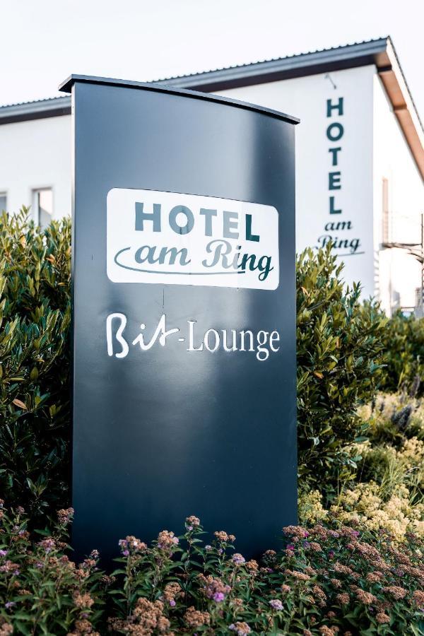 Land-Gut-Hotel Am Ring Meuspath Exteriör bild