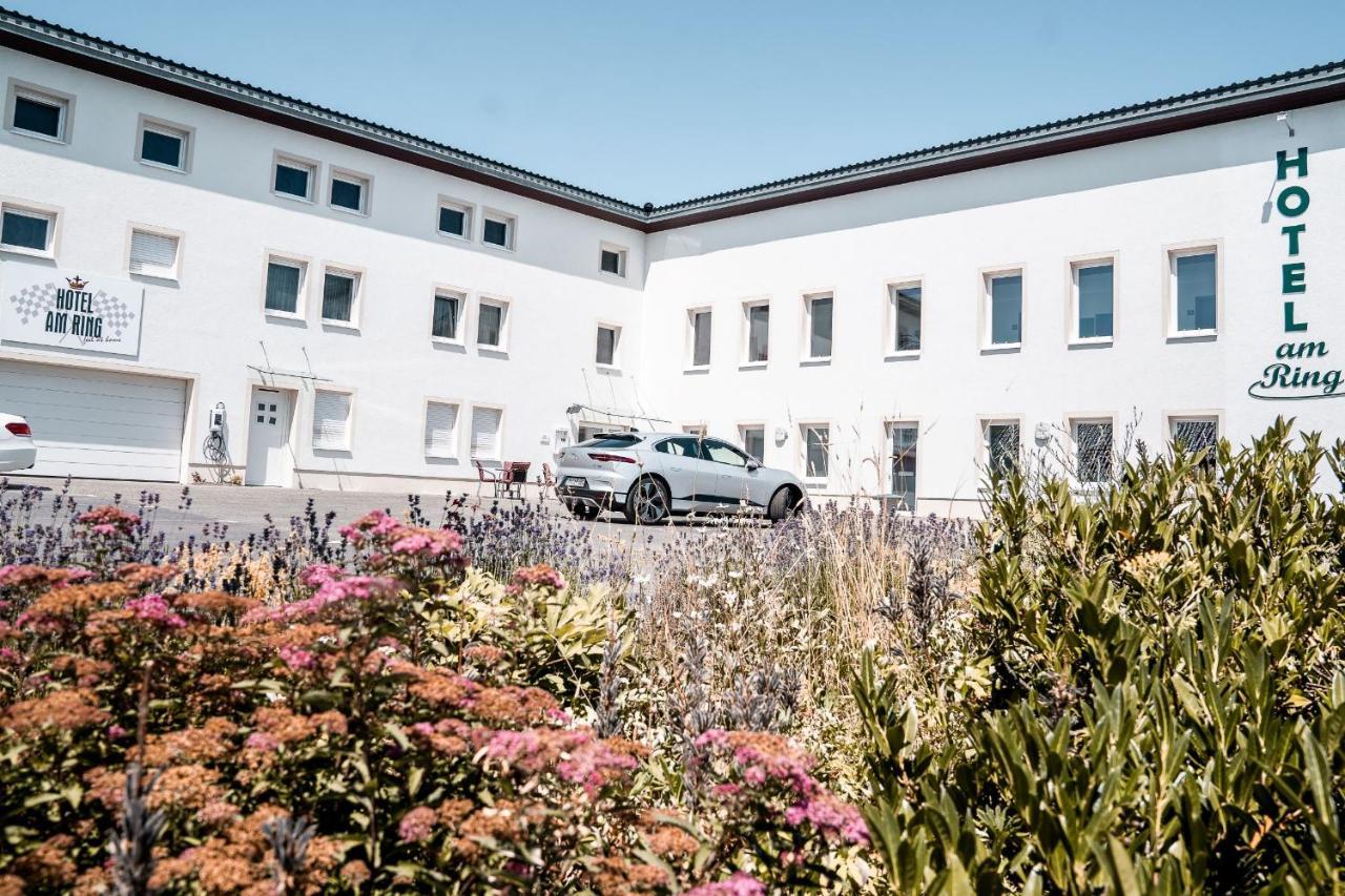 Land-Gut-Hotel Am Ring Meuspath Exteriör bild