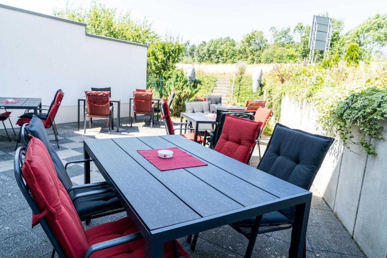 Land-Gut-Hotel Am Ring Meuspath Exteriör bild